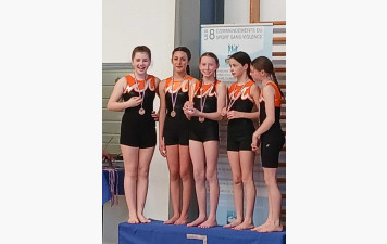 Médaille de bronze pour L équipe fedB 10 ans et +Lola/Roxane/Melys/Zoé/Louise